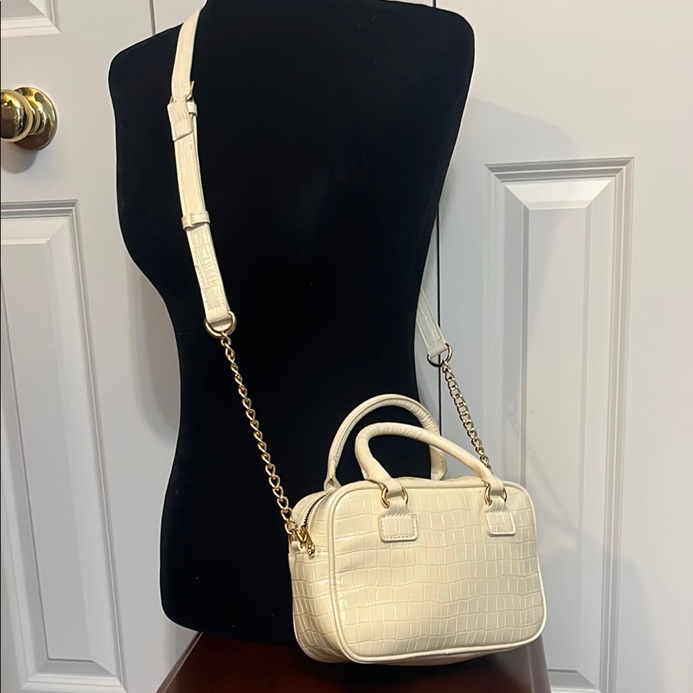Elegant Cream Handbag Gold Chain Adjustable Crossbody Strap New without tags